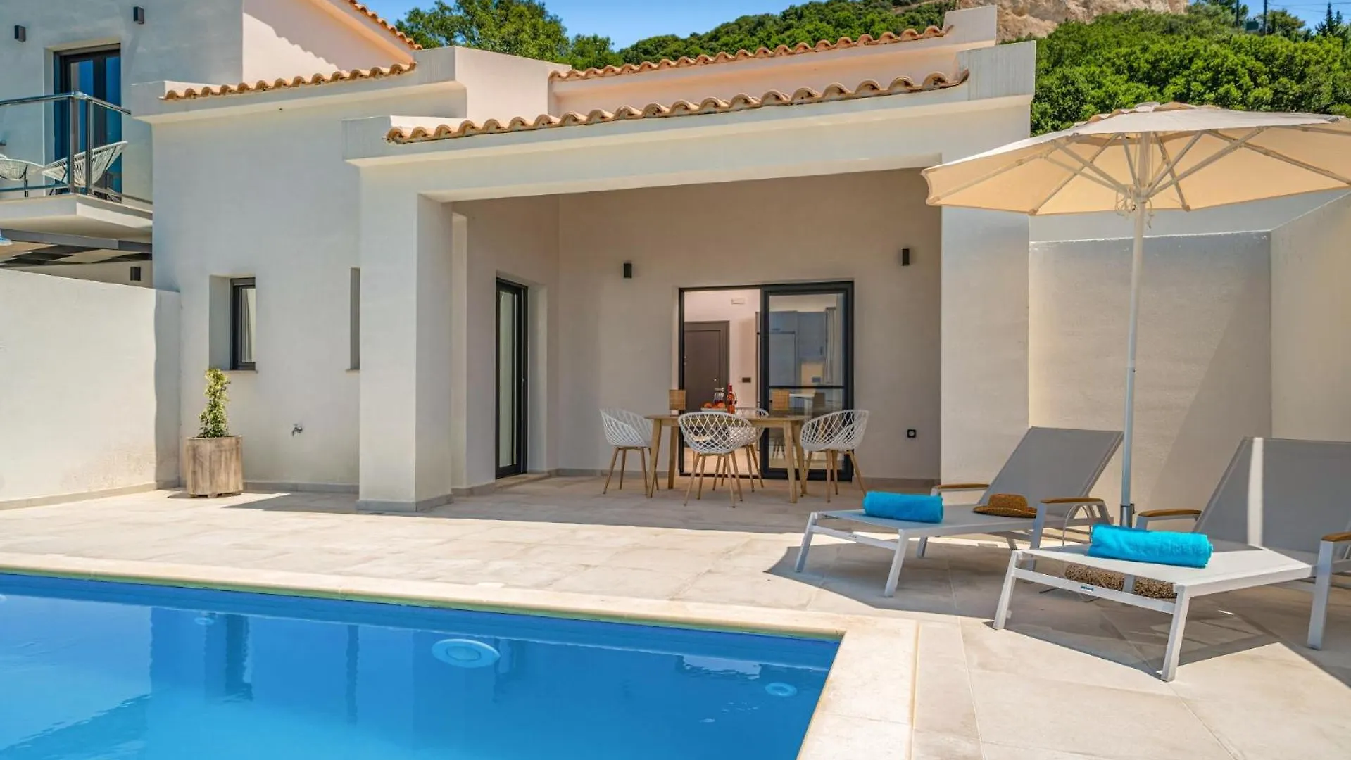Villa Straw Cottage By Villa Plus Mousata
